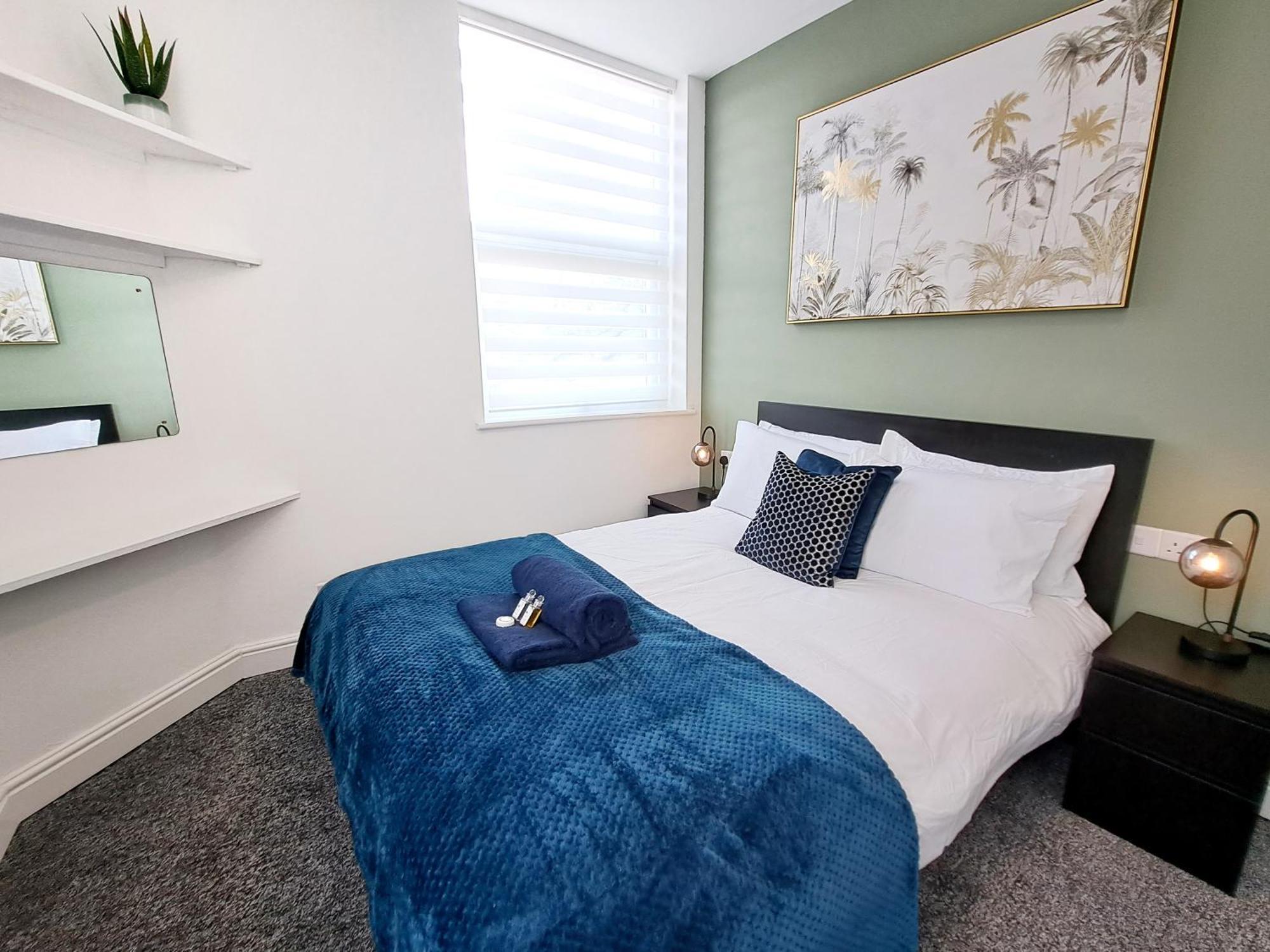 Bright 3 Bed Apartment With Terrace, Free Parking On Premises Watford  Exterior photo